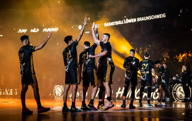 年轻且具备 年轻且具备